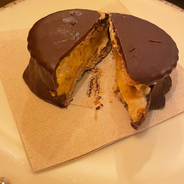 review photo of Kong - Food Made With Compassion Alfajor de Doce de Leite shared by @trianglewalker on 09 Jun 2021 - review