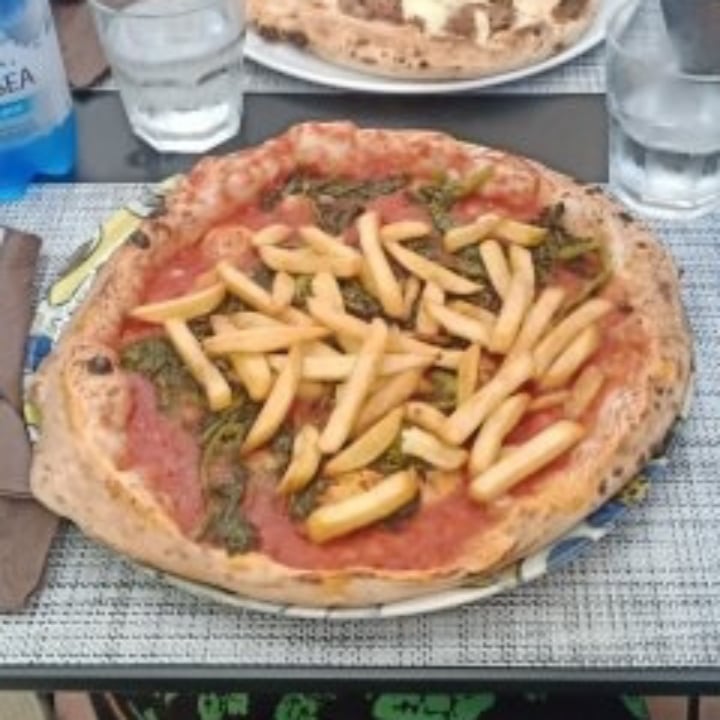 photo of Pizzeria Marzano's pizza marinara con friarielli e patate shared by @federicamercurio on  21 Jun 2022 - review