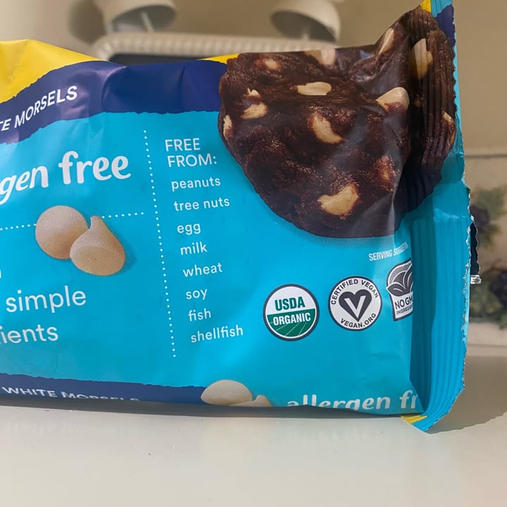 photo of Nestlé Allergen-free White Chocolate Morsels shared by @yarilovezzucchini on  06 Sep 2022 - review
