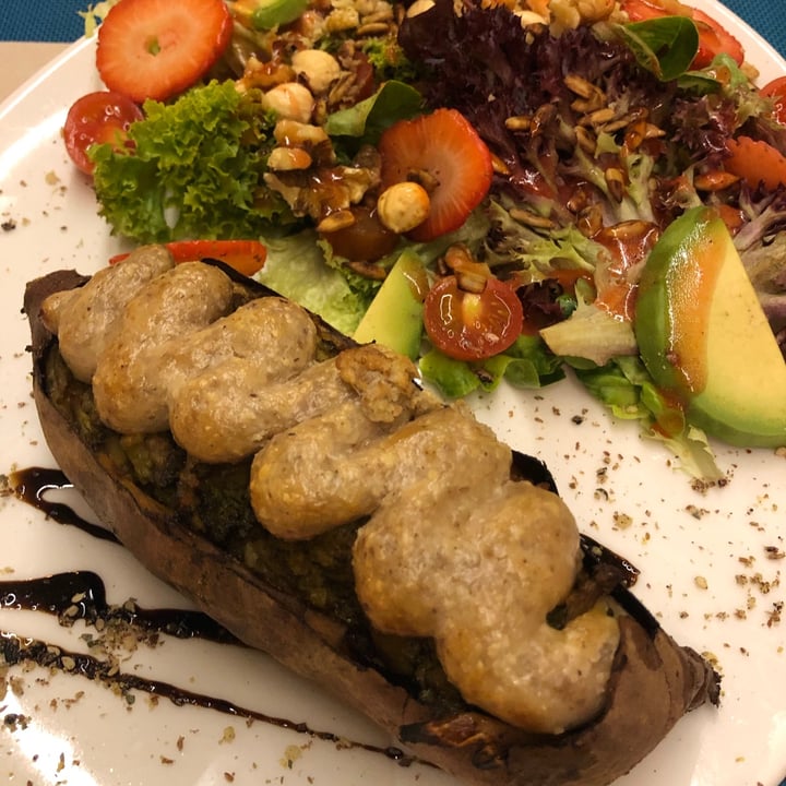 photo of Restaurante Vegetariano Fang i Aram Boniato relleno de verduras shared by @neil on  03 May 2021 - review