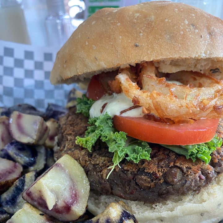review photo of La Veganeza Hamburguesa shared by @linis on 30 Mar 2022 - review