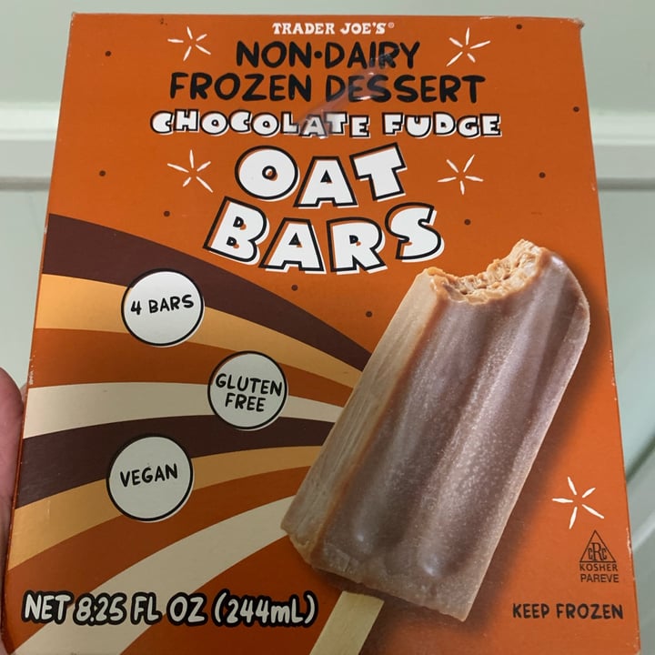 photo of Trader Joe's Chocolate Fudge Oat Bars shared by @onehungryvegan on  06 Jul 2022 - review