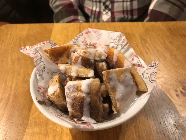 photo of Pizza Hut Restaurants Cinnamon Bites shared by @hollierebeccsx on  05 Mar 2020 - review