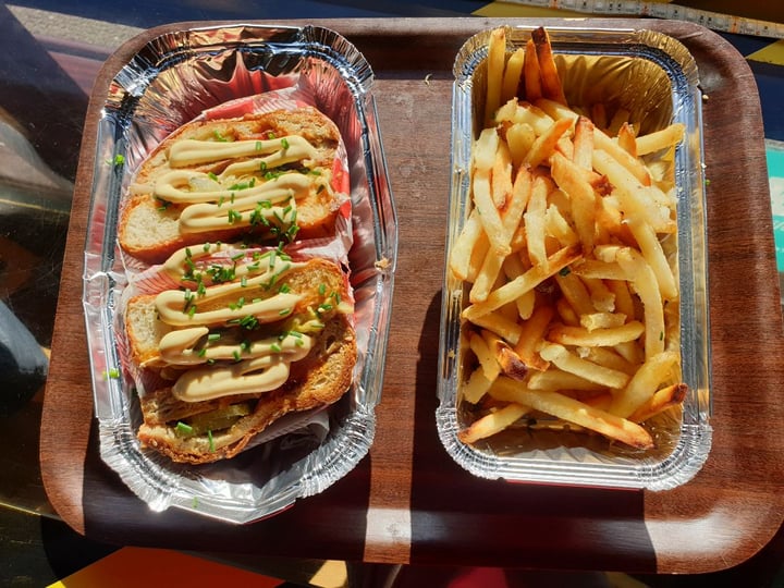 photo of Durty Vegan Burger Club Straight Up Burger w/ Fries shared by @andythevegan on  19 Mar 2020 - review