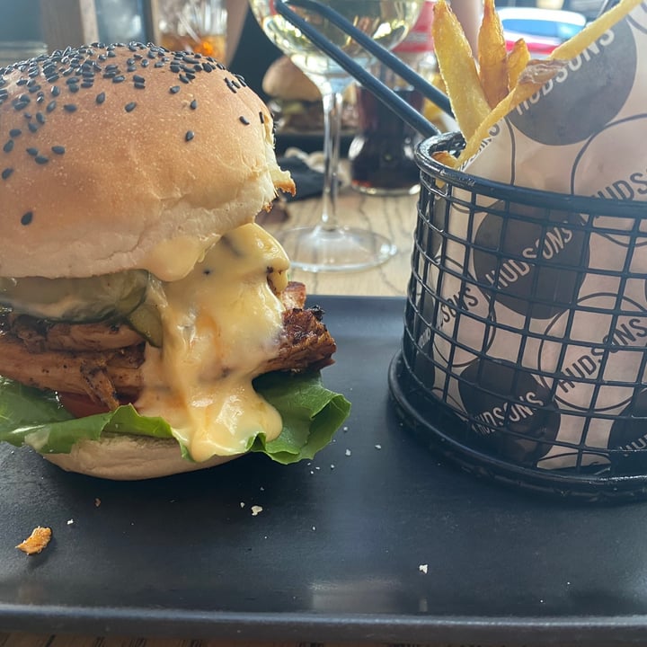 photo of Hudsons The Burger Joint (Parkhurst) The Frontliner Burger shared by @herbivorousimogen on  01 May 2021 - review