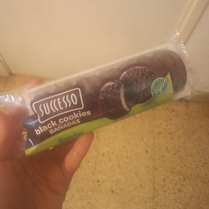 photo of Successo Black cookies bañadas relleno de limon shared by @-giuliana- on  04 Feb 2022 - review