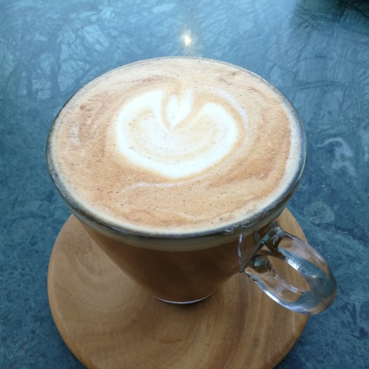 review photo of Lexi's Healthy Eatery Red cappuccino shared by @yuyubunny on 09 Sep 2021 - review