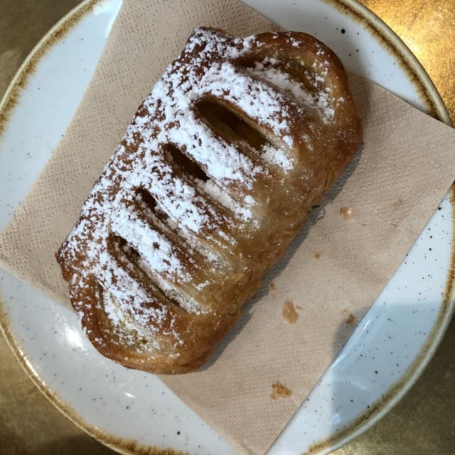 Foto do prato “Strudel alla crema”