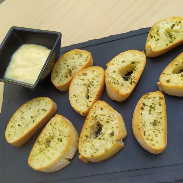 Foto del plato “Pan de ajo con queso”