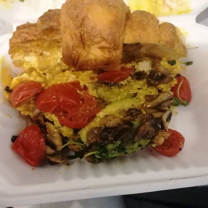 photo of Wildsprout Vegan Croissant with Scrambled Tofu shared by @rushisushi7 on  04 Jul 2022 - review