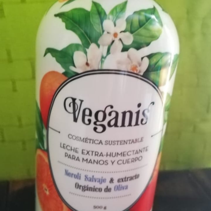 photo of Veganis LECHE EXTRA HUMECTANTE PARA PIERNAS Y CUERPO Pera Silvestre & Macadamia con extracto Orgánico de Oliva shared by @lauublackmamba on  08 Dec 2020 - review
