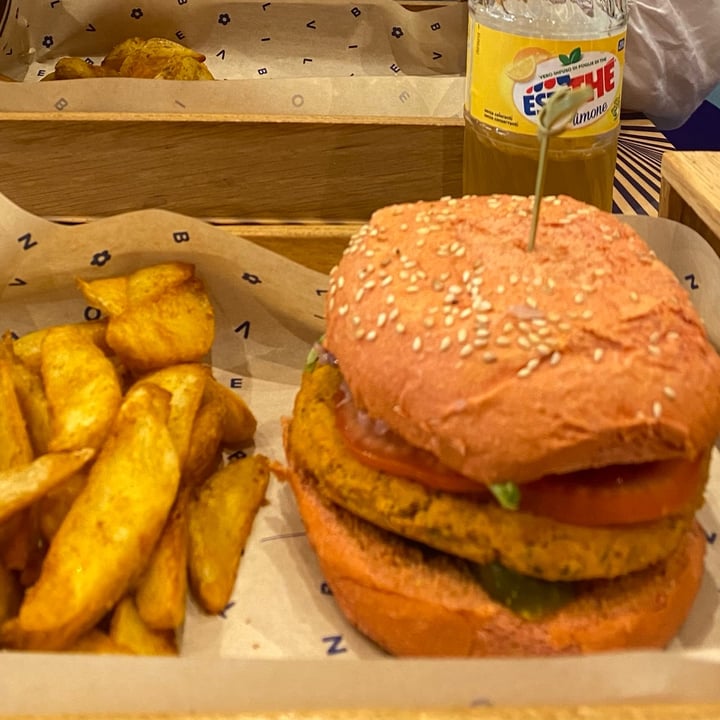 photo of Flower Burger Hot wheels burger shared by @kebi on  30 Nov 2021 - review