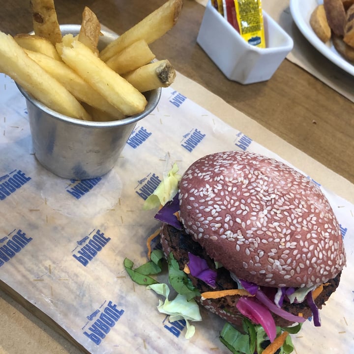 review photo of Parque de la Cervecería Quilmes Hamburguesa vegana ❤️🩹 shared by @vegpaz on 15 Aug 2022 - review