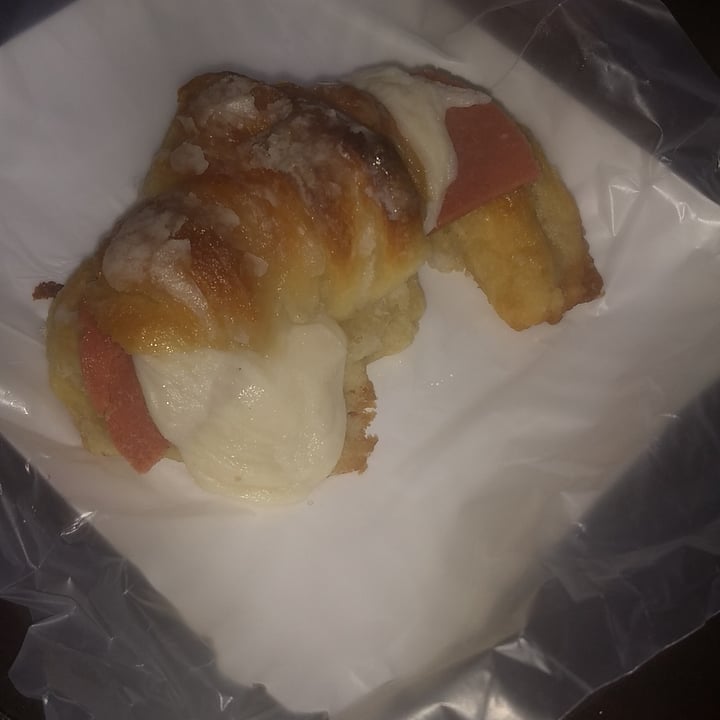 review photo of Panadería vegana Croissant Vegano shared by @medinagustin7 on 02 Aug 2021 - review