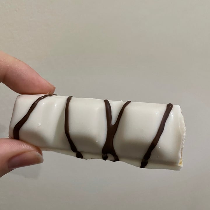 photo of LoveRaw Cre&m Wafer Bar White Choc shared by @lavievegetale on  29 May 2021 - review