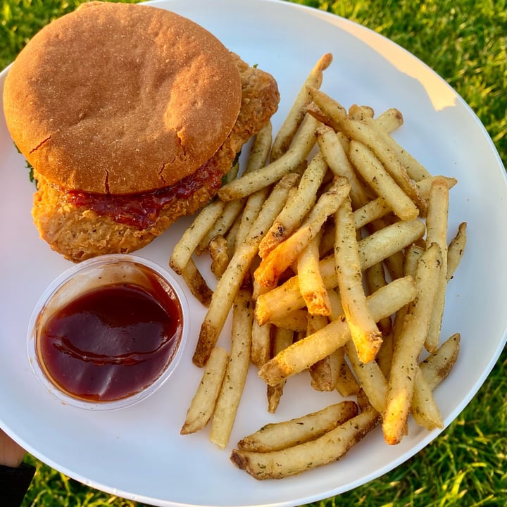 photo of Indigo Burger Sweet n’ Spicy Vegan Chicken Sandwich shared by @plantandflores on  23 Mar 2022 - review