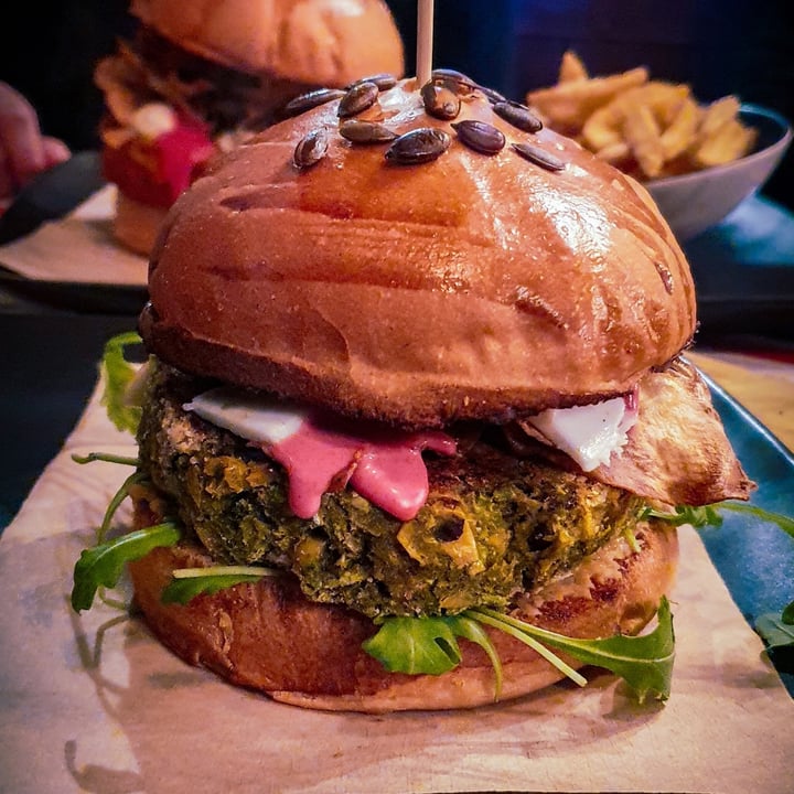 photo of Old England Pub - Pub Birreria Padova Porn burger vegan shared by @gretadebby on  10 Mar 2022 - review