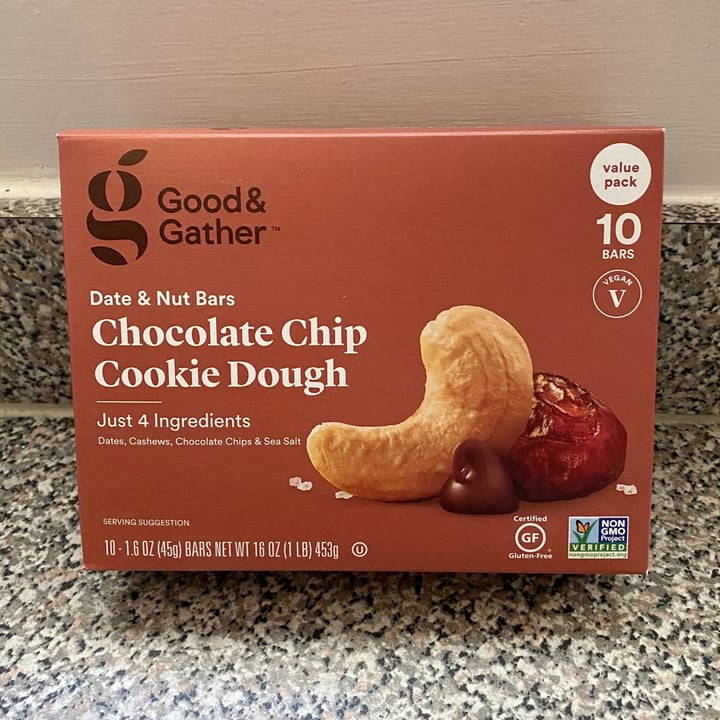 review photo of Good & Gather Date & Nut Bars Chocolate Chip Cookie Dough shared by @lexie23js on 24 May 2022 - review