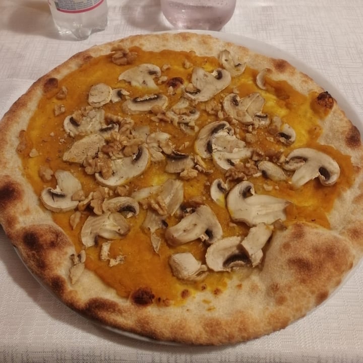 review photo of Il Giardino Pizza autunno shared by @sartina on 10 Dec 2022 - review