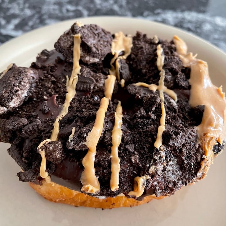 review photo of Voodoo Doughnut - Broadway Vegan Old Dirty Bastard shared by @cig on 12 Apr 2021 - review