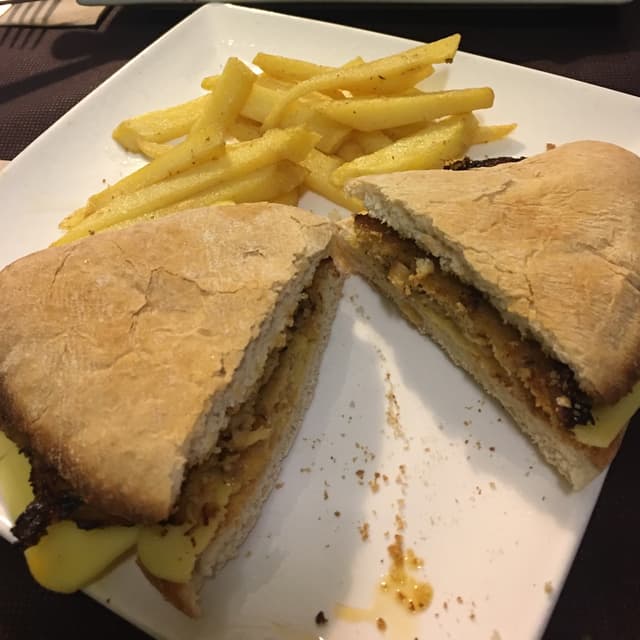 Photo of the dish “Mollete de lomo con queso”