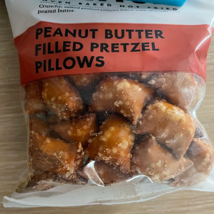 photo of Woolworths Food Pretzel Snack Peanut Butter Filled Pretzel Pillows shared by @thehumblechickpea on  29 Oct 2022 - review