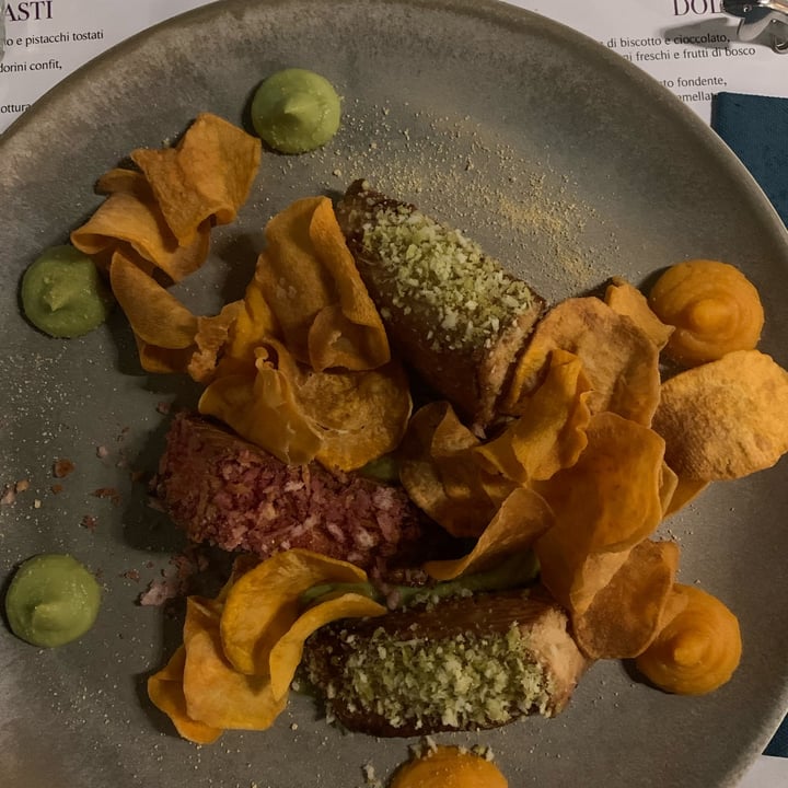 photo of Romeow Cat Bistrot Tofu bio Otani su crema di avocado, chips e purea di patata dolce agrumata shared by @giuulia on  11 Jun 2022 - review