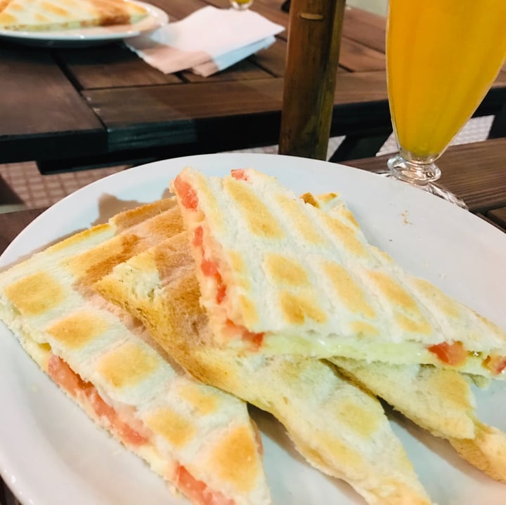 photo of Dolce Vita Tostado De Tomate Y queso shared by @florenciam on  28 May 2020 - review