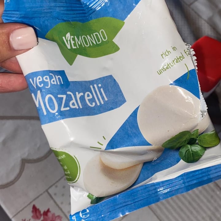 photo of Vemondo Vegan Mozarelli shared by @lalinda on  13 Mar 2022 - review