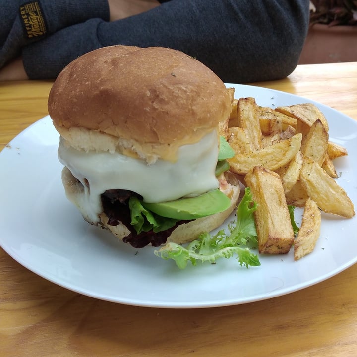 photo of Pure Café Beyond Burger shared by @laurenbettyd on  07 Oct 2020 - review
