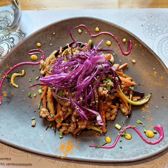 Foto do prato “Wok De Cebada Perlada Vegano”