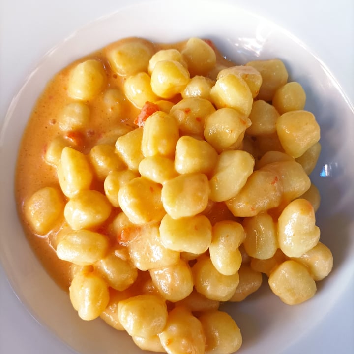 review photo of NANDA'S vegan burgers & cakes Gnocchi Peperone Giallo E Zafferano shared by @theveganwitchdiary on 25 Aug 2022 - review