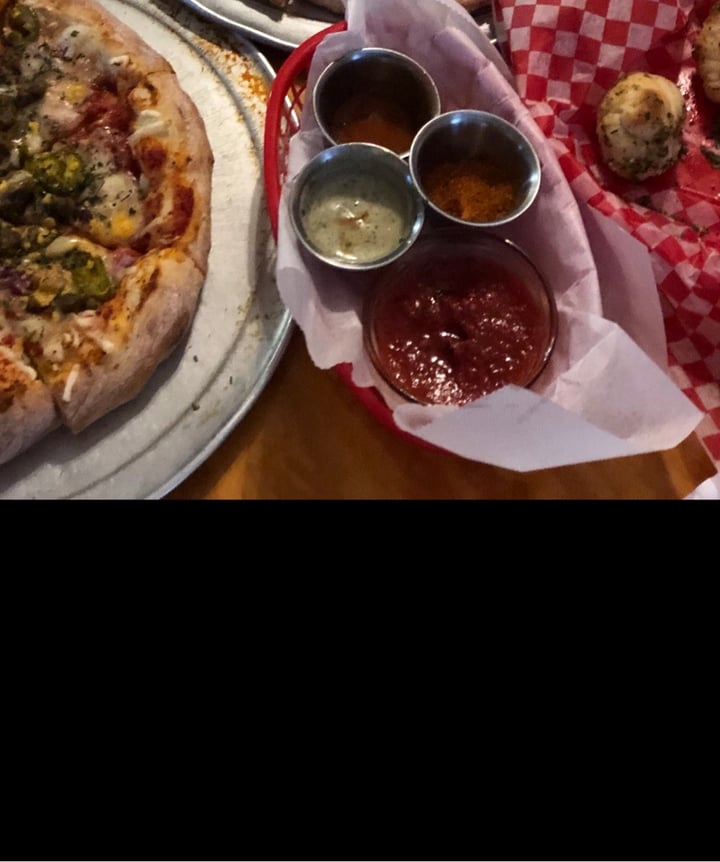 photo of Ozona Pizza Pizza shared by @dirtbagvegan on  29 Apr 2020 - review