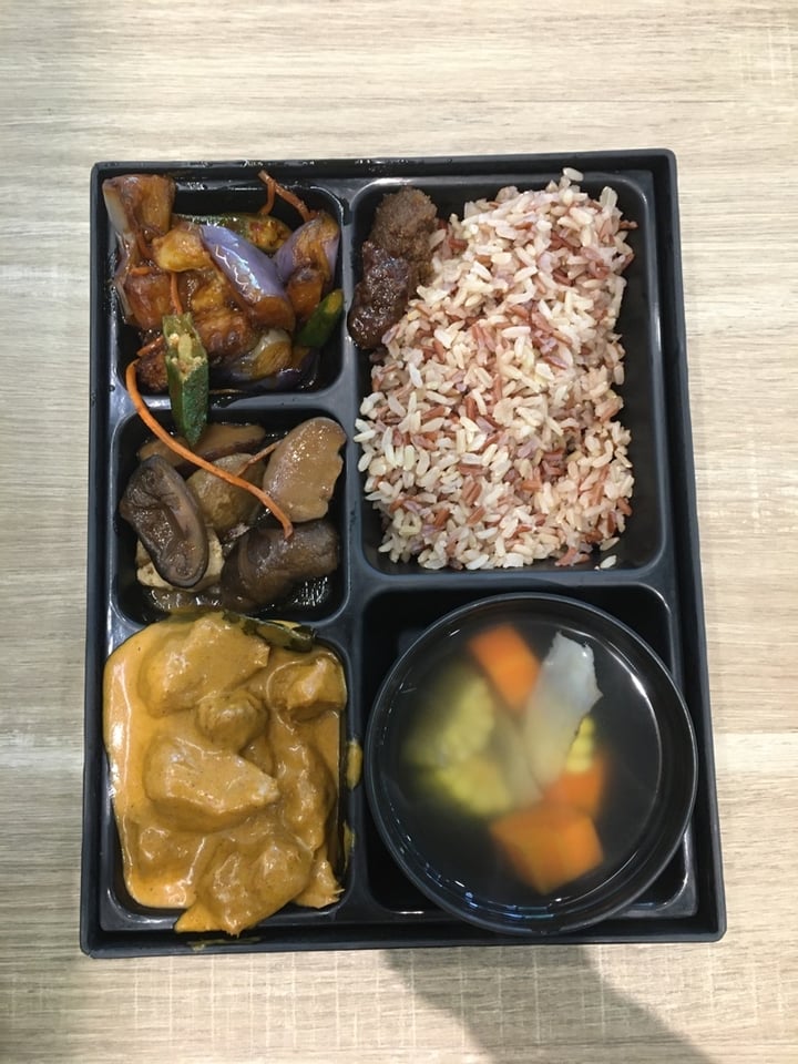 photo of Greendot Vegetarian Bugis Junction Rice Bento With Lion Mane Mushroom Rendang shared by @pennyemily on  15 Nov 2019 - review