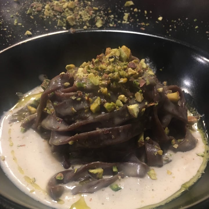 review photo of Mezzaluna Tagliatelle al cacao in crema di anacardi e granella di pistacchio shared by @anjapiroscia on 10 Mar 2022 - review