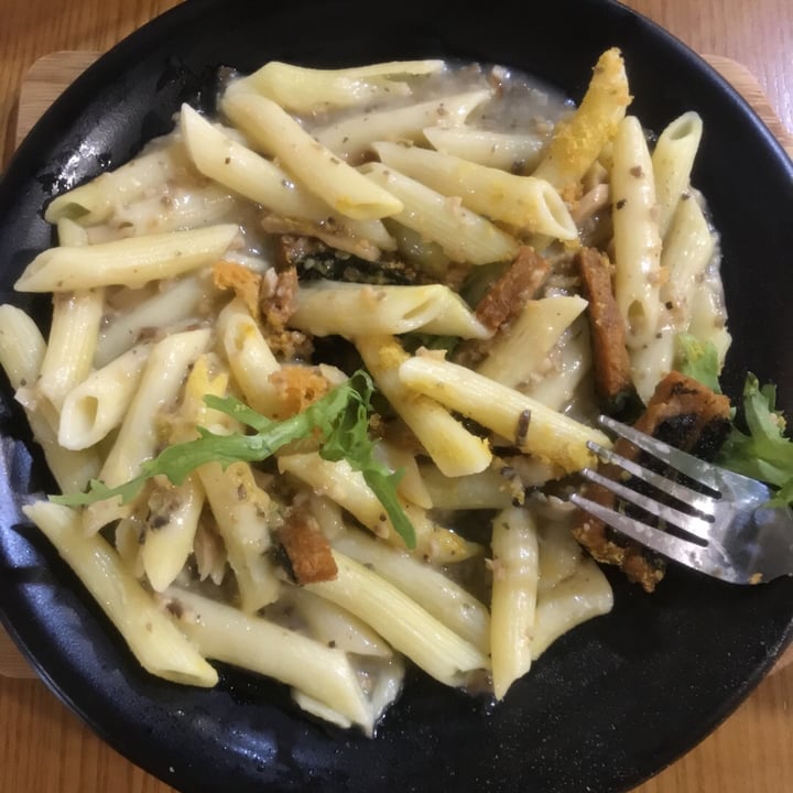 photo of nomVnom Bistro Truffled Mushroom Pasta shared by @nanglez on  27 Nov 2018 - review