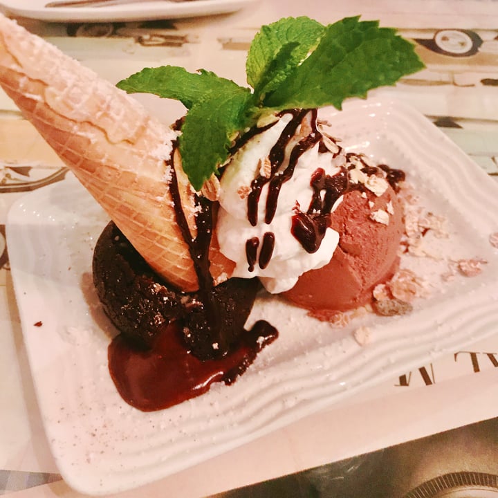 photo of Veggie 4 love Chocolate Molten Cake with Chocolate Ice Cream shared by @kaylabear on  09 May 2018 - review