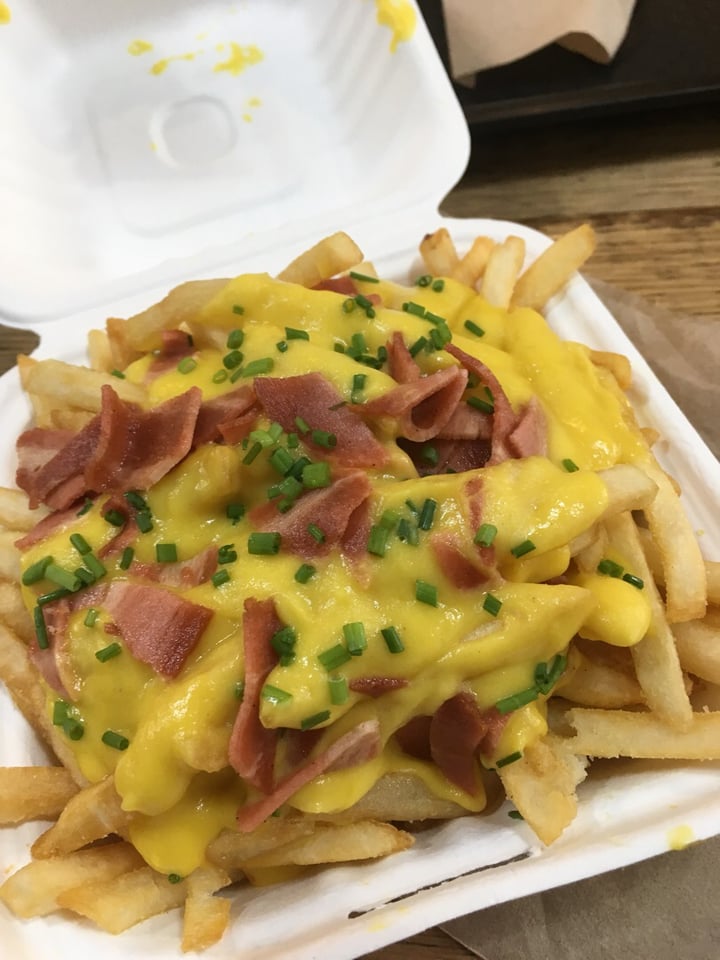 photo of Vegan Fried Chick'n Loaded fries shared by @hannahroberts737 on  22 Mar 2020 - review