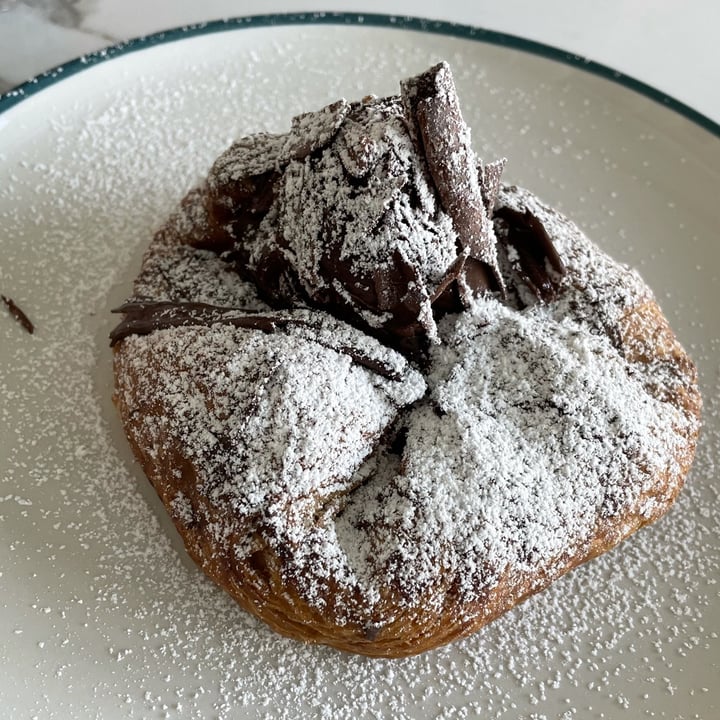 photo of Unicorn Noms Chocolate Croissant shared by @passportvegan on  11 Jan 2022 - review