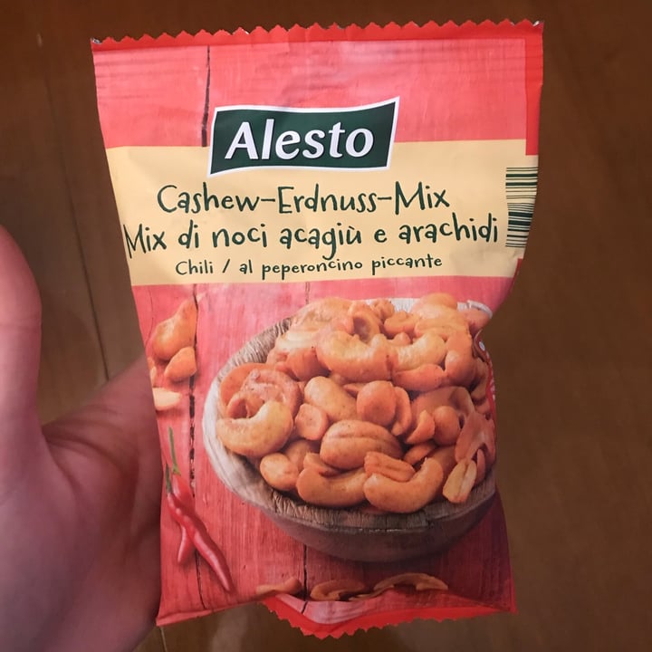 photo of Alesto Mix di noci acagiù e arachidi chili/al peperoncino piccante shared by @rositah on  13 Apr 2022 - review