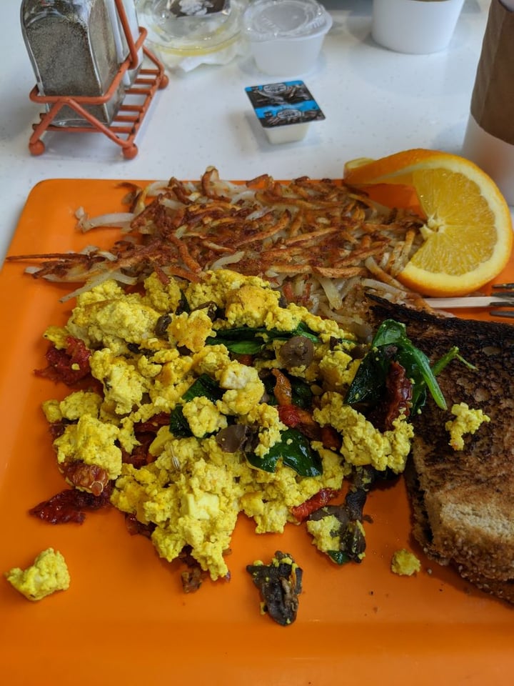 photo of Scramble, a breakfast & lunch joint Vegan Mushroom and Spinach Scramble shared by @theresamaria on  29 Dec 2019 - review