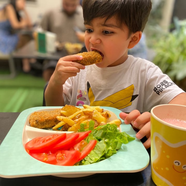 review photo of Vg Burger Menu Ni帽osaurio shared by @mauricioserrano on 06 Dec 2020 - review