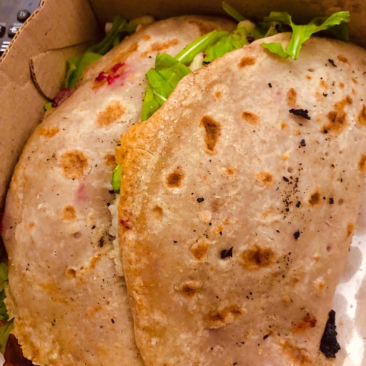 photo of Brote Wrap Integral con Queso Vegano shared by @magicvegan on  27 Jun 2020 - review