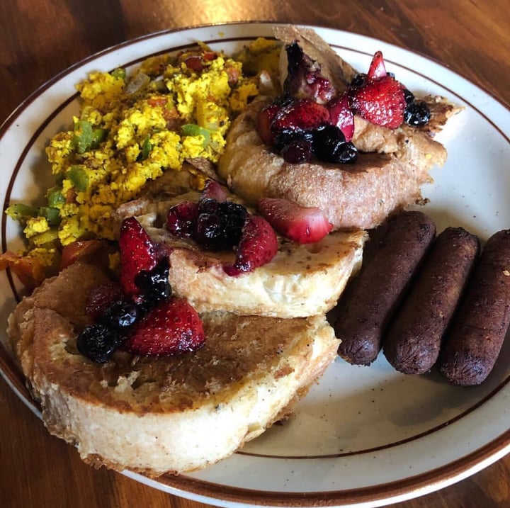 review photo of Railroad Bill's Dining Car Vegan French Toast shared by @midwestrogue on 23 Apr 2019 - review