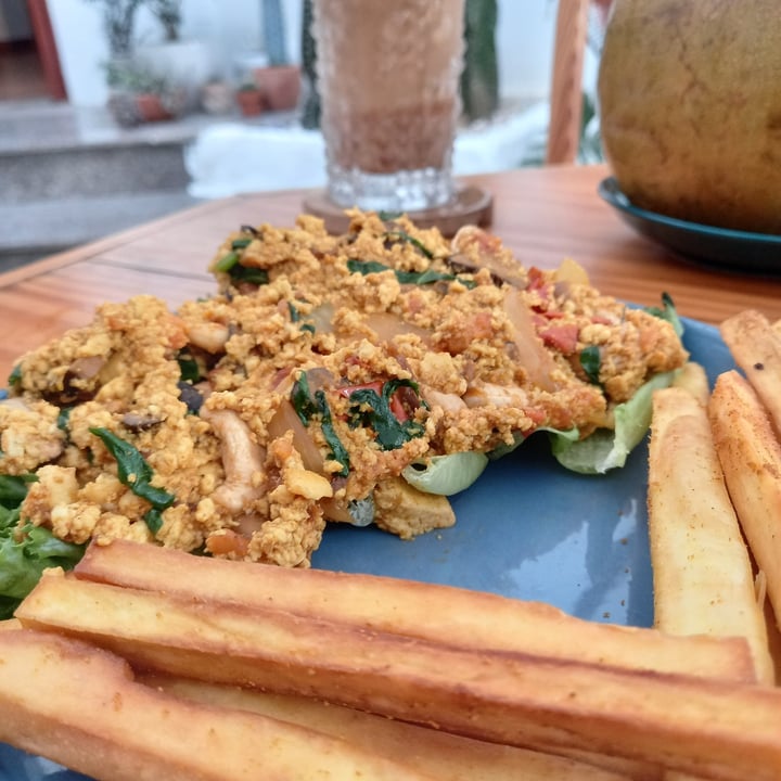 review photo of iVegan Danang Tofu Scramble Sandwich shared by @gregorygreen on 24 Jun 2022 - review