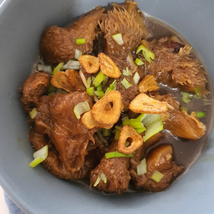 review photo of Vege World Foods Lion's Mane Mushroom shared by @eatfayelove on 17 Jul 2021 - review