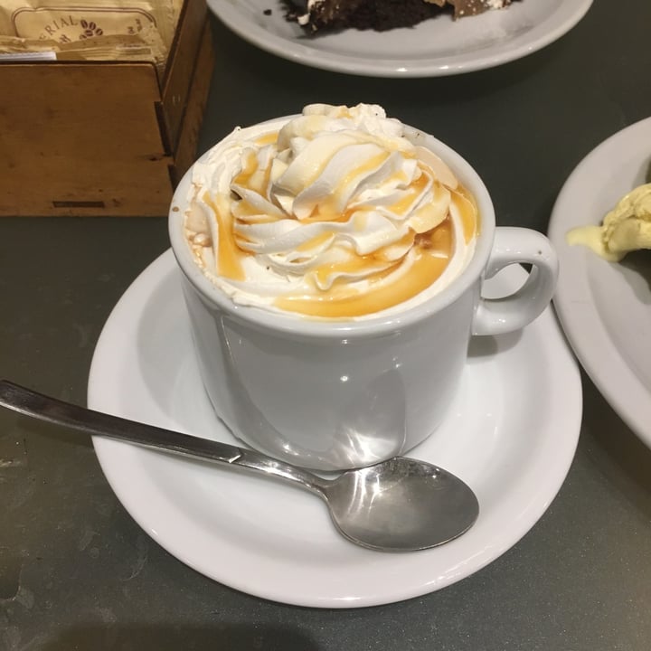 review photo of Loving Hut Brownie Con Helado shared by @moragarcia on 31 Oct 2022 - review