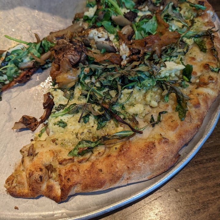 photo of Pizza Lucé Roseville Vegan Wild Mushroom Pizza (With Rinotta) shared by @iheartanimals on  27 Jul 2022 - review