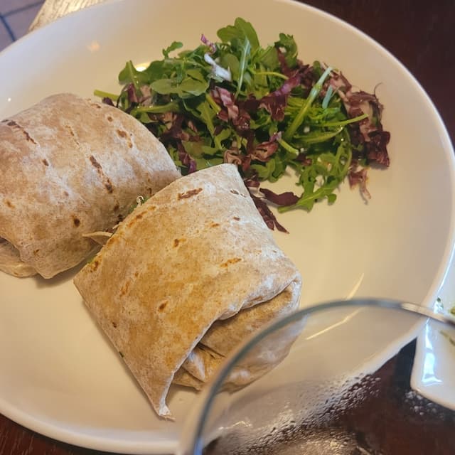 菜肴“Edamame Falafel Wrap”的照片
