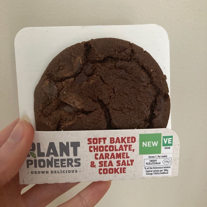 photo of Plant Pioneers Soft baked chocolate, caramel and sea salt cookie shared by @cheapsoybean on  04 Sep 2021 - review